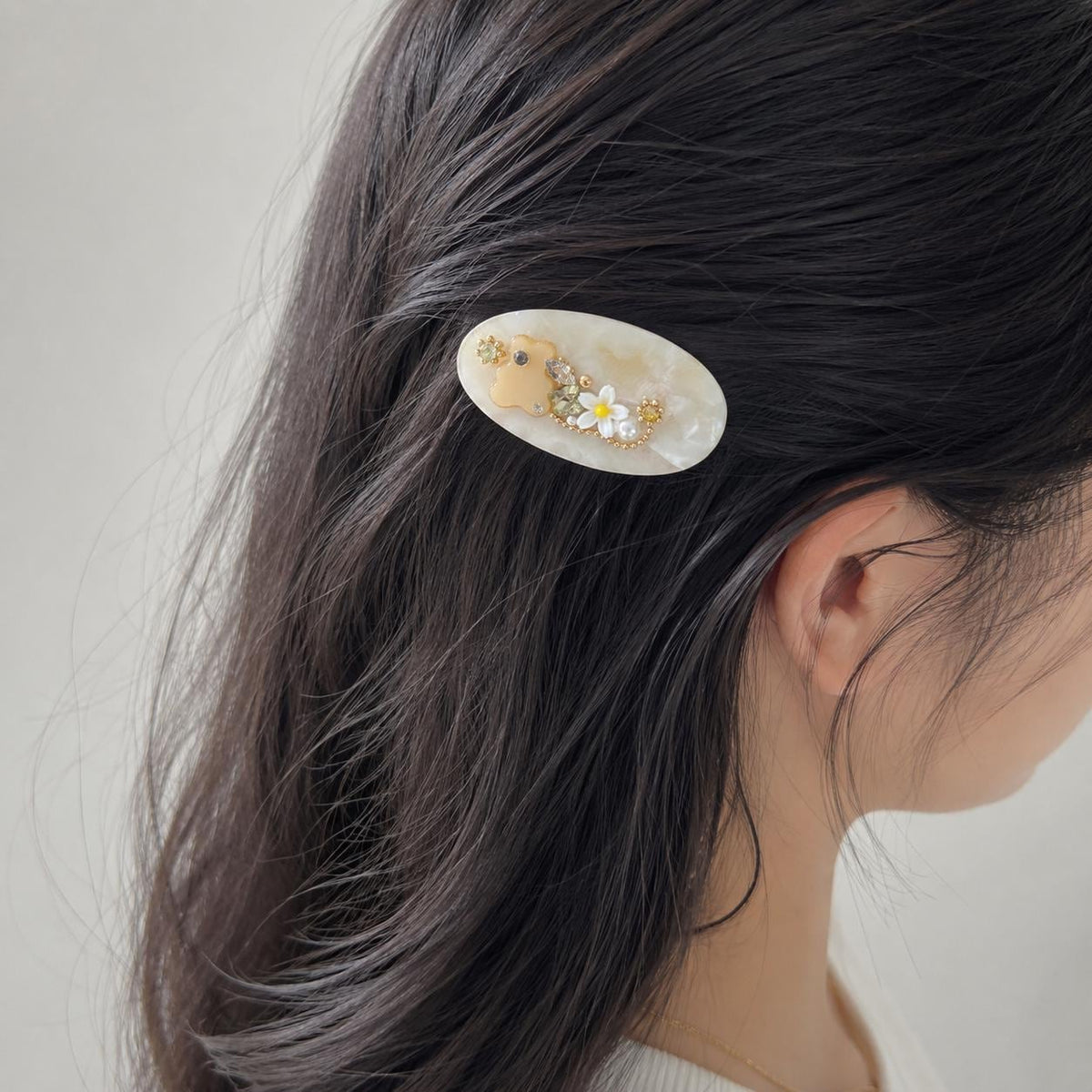 Cream Shell Flower Hair Clip, Marble Acetate Barrette, Beige Bear Crystal Alligator Clip, Cute Hair Accessory, Gift for Her