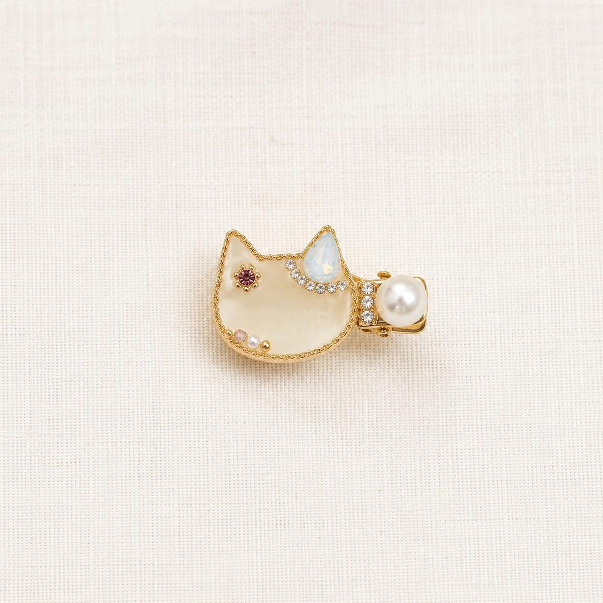 Cream Marble Cat Hair Clip, Opal Crystal Moon, Gold Chain Border, Pearl Alligator Pinch