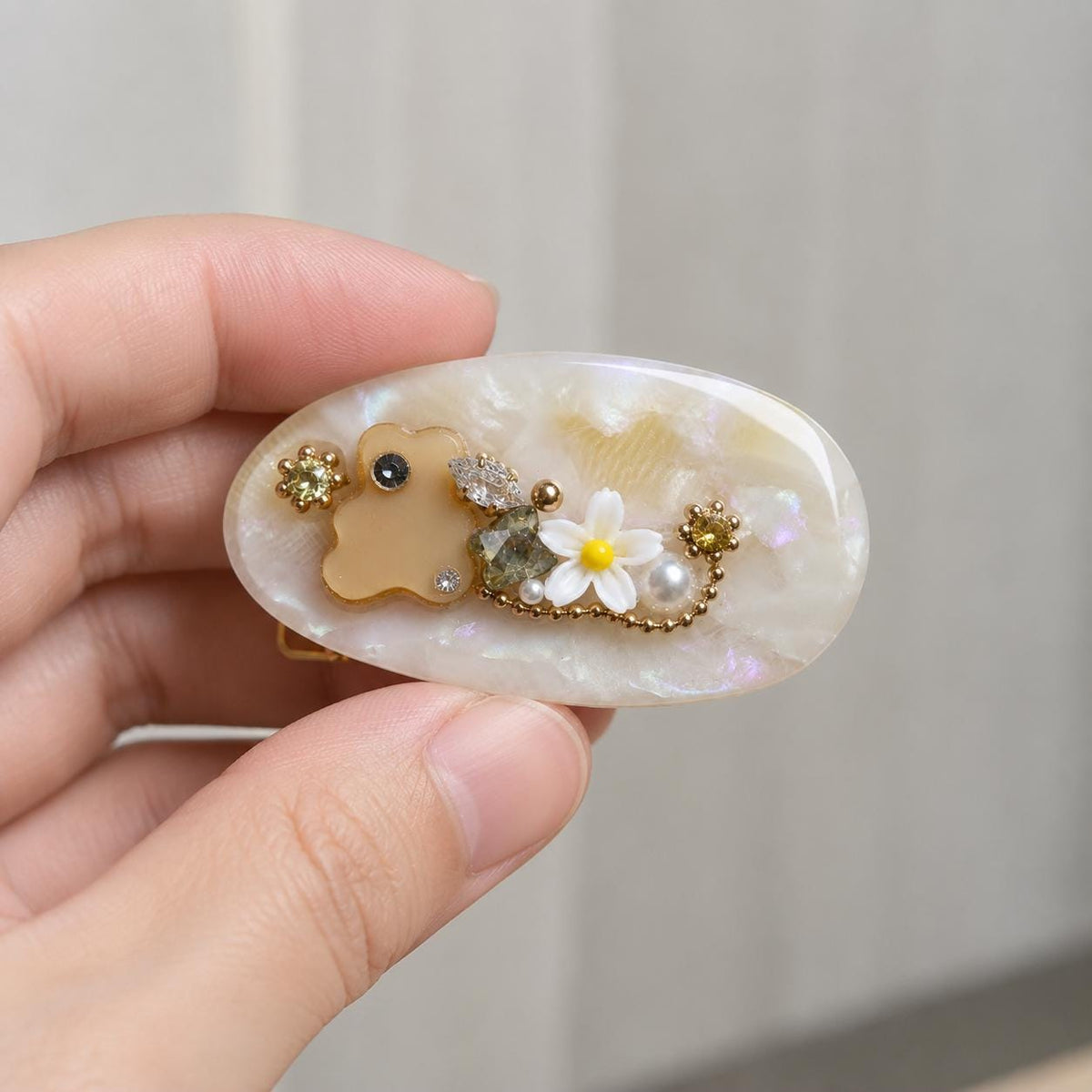 Cream Shell Flower Hair Clip, Marble Acetate Barrette, Beige Bear Crystal Alligator Clip, Cute Hair Accessory, Gift for Her