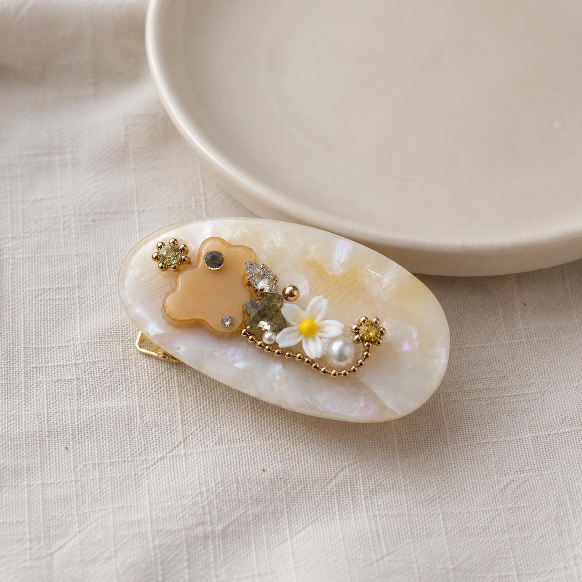 Cream Shell Flower Hair Clip, Marble Acetate Barrette, Beige Bear Crystal Alligator Clip, Cute Hair Accessory, Gift for Her