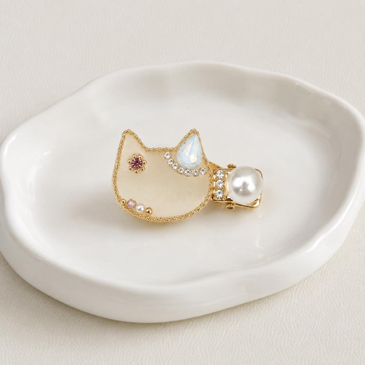 Cream Marble Cat Hair Clip, Opal Crystal Moon, Gold Chain Border, Pearl Alligator Pinch
